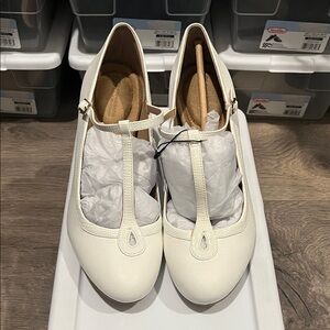 Giani Bernini Cream Heels